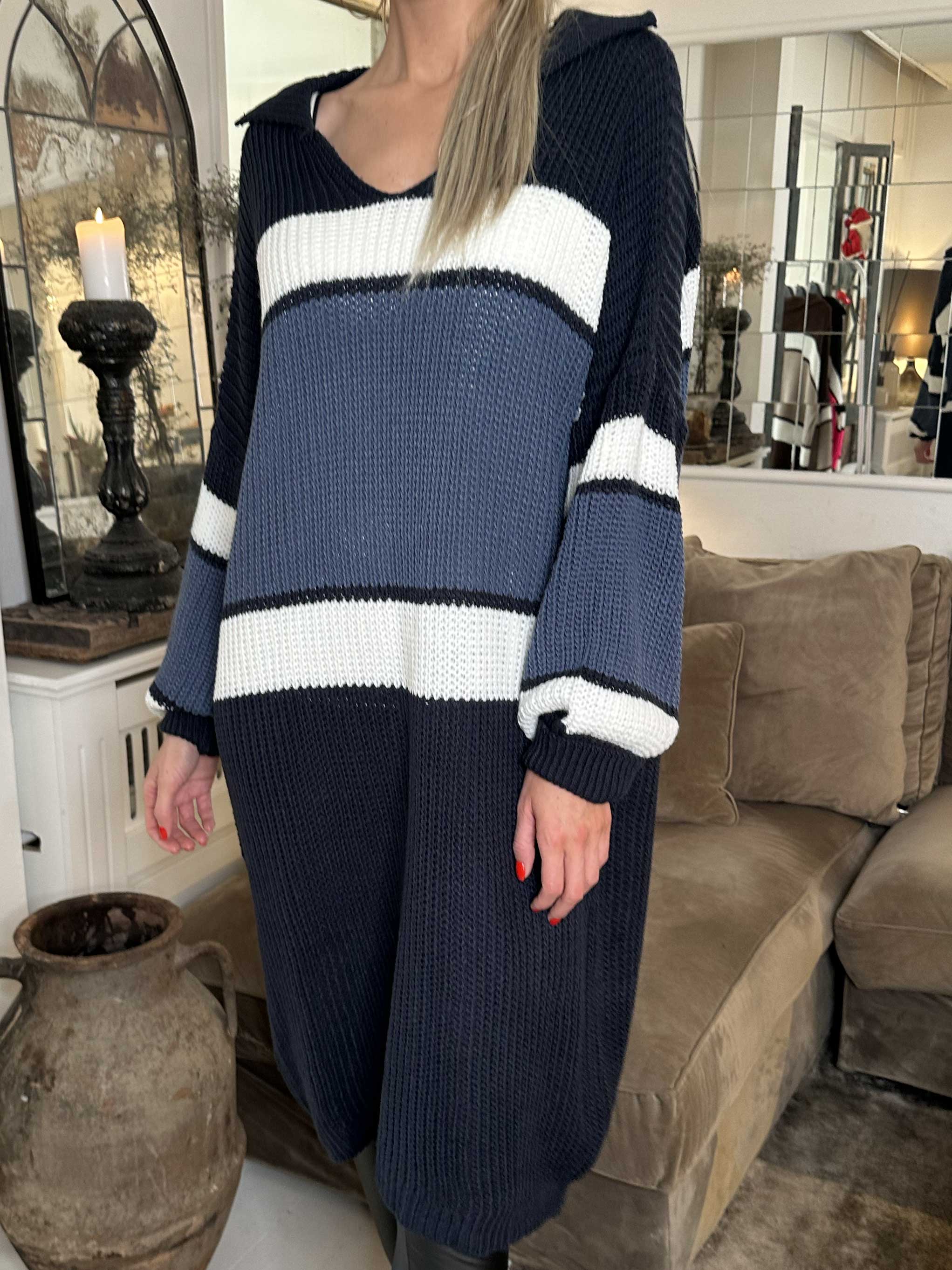 Hailey - Flerfarvet stribet strikkjole med lille krave